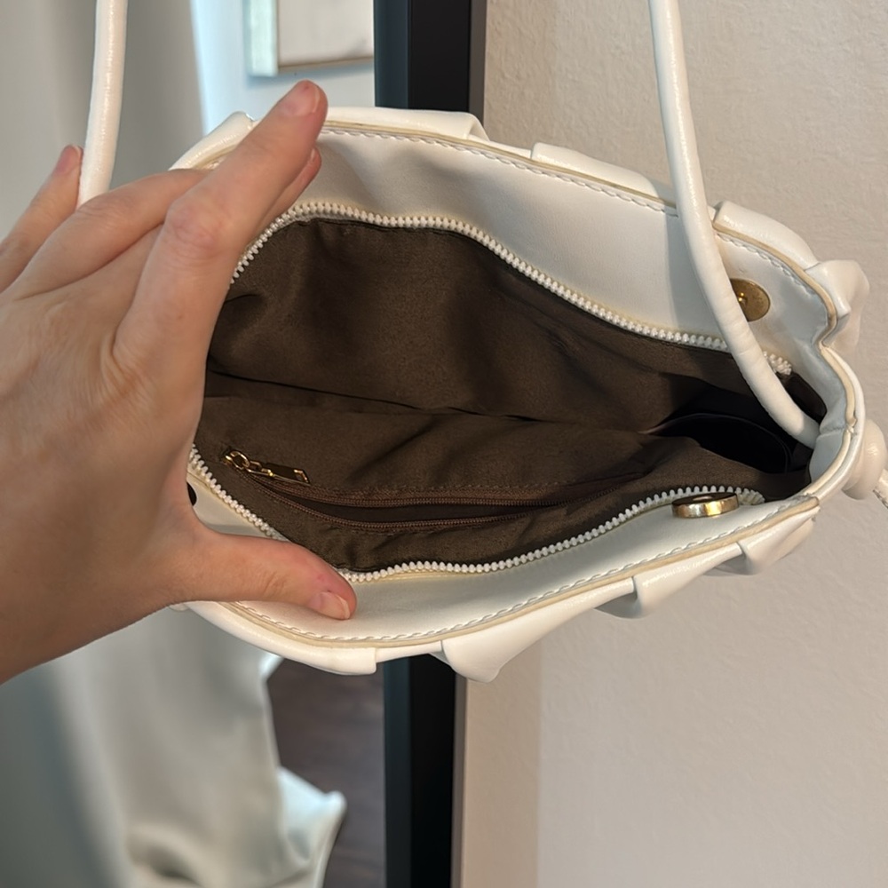 Elegant White Shoulder Bag - Picture 5 of 6